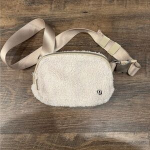 Lululemon Everywhere Belt Bag 1L fleece ivory cream